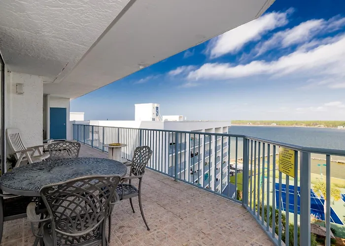 Apartment Surf & Racquet 801a